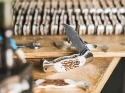 Scout Spearpoint Hirschhorn Damast -Magnum Verkäufe boeker manufaktur solingen scout spearpoint hirschhorn damast 112201dam 4 1280x1280